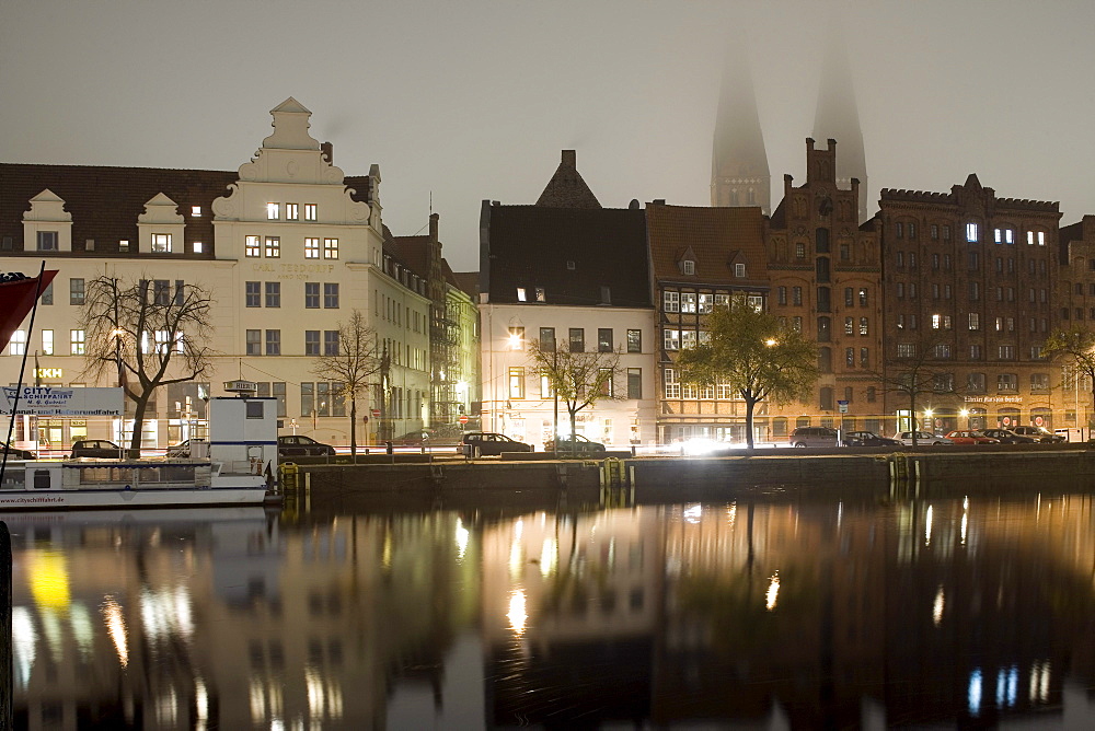 Holsten harbour at the Untertrave with St. Mary's church, Marienkirche, Unesco World Heritage, Hanseatic city of Luebeck, Schleswig-Holstein, Germany, Europe