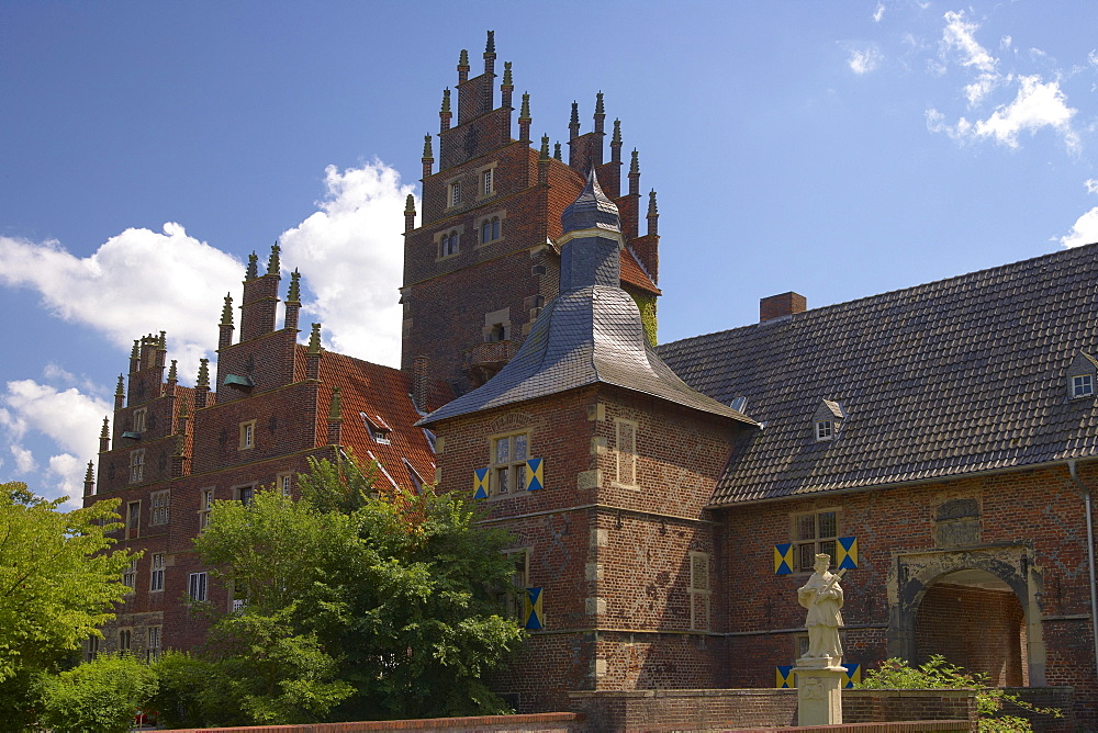 Former castle Heessen (since about 1360), Nowadays boarding school, Lippe, Ruhrgebiet, North Rhine-Westphalia, Germany, Europe