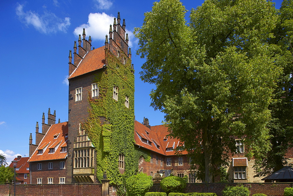 Former castle Heessen (since about 1360), Nowadays boarding school, Lippe, Ruhrgebiet, North Rhine-Westphalia, Germany, Europe