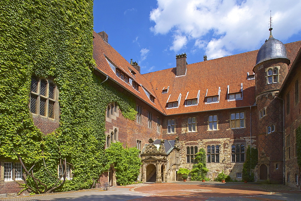 Former castle Heessen (since about 1360), Nowadays boarding school, Lippe, Ruhrgebiet, North Rhine-Westphalia, Germany, Europe