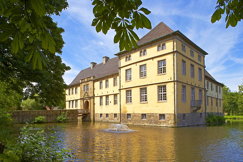 Schloss Struenkede (castle) at Herne, Ruhrgebiet, North Rhine-Westphalia, Germany, Europe