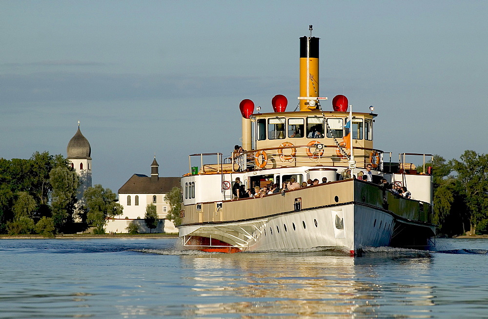 Paddle steamer Ludwig Fessler, built in 1926, in front of Fraueninsel, Lake Chiemsee, Chiemgau, Bavaria, Germany