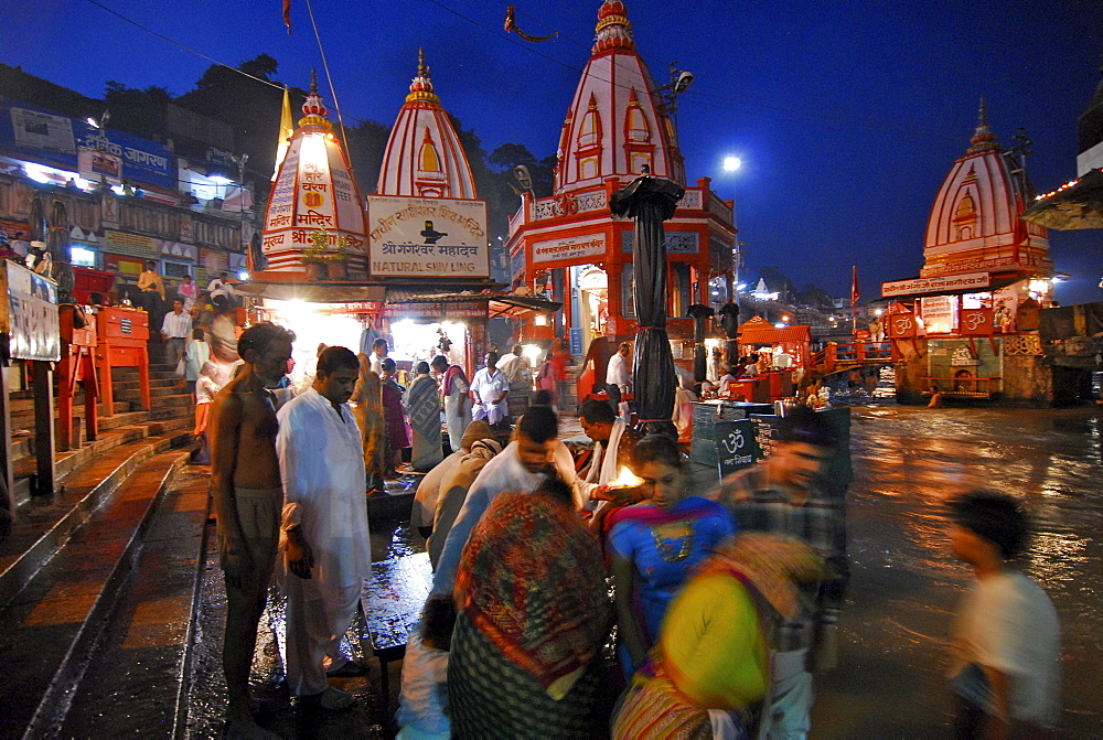 Aarthi ceremony, people at Hari Ki Pairi Ghat river in the evening, Haridwar, Uttarakhand, India, Asia