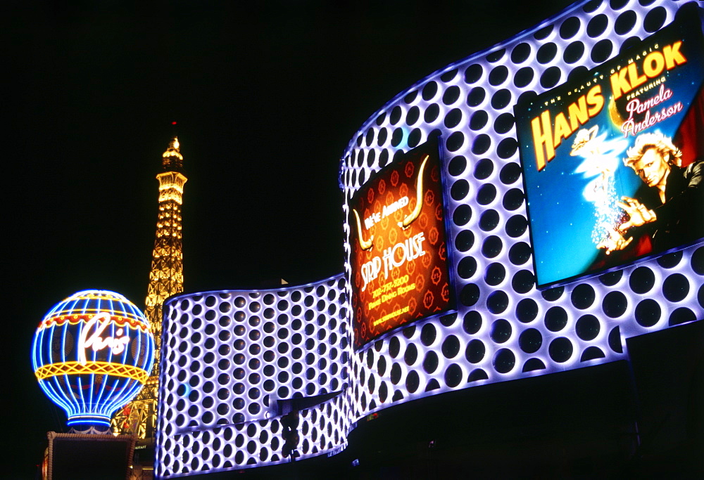 Exterior view of Hotel Planet Hollywood at night, Las Vegas, Nevada, USA, America