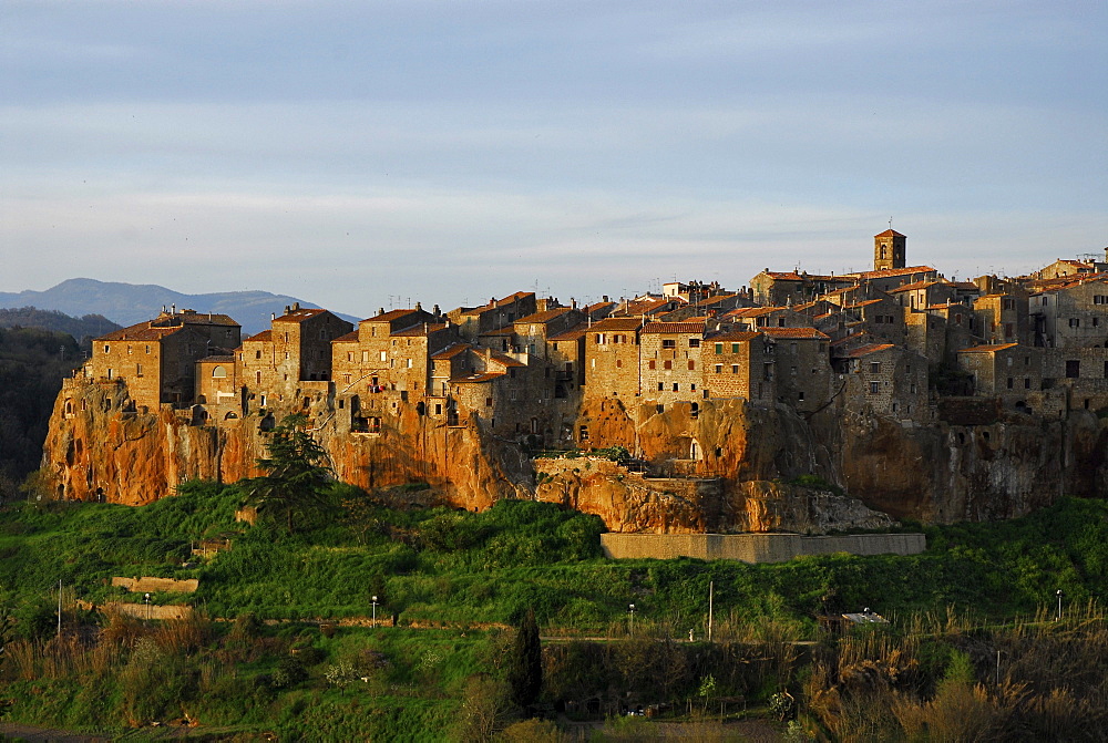 Houses on mountain ridge, Trass city Pitigliano, Grosseto Region, Tuscany, Italy, Europe