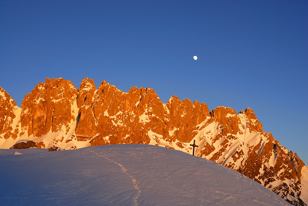 moonrise above pinnacles of Toerltuerme, Wilder Kaiser range, Kaisergebirge, Tyrol, Austria