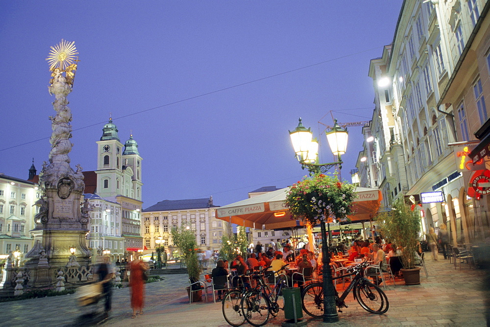 Main square with plague column in the evening light, Trinity Column, Linz, Upper Austria, Austria