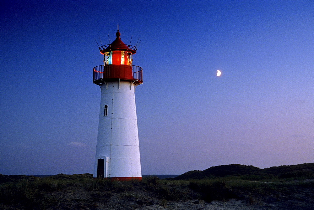 Lighthouse in the evening, Westenellenbogen, Sylt island, North Friesland, Schleswig-Holstein, Germany