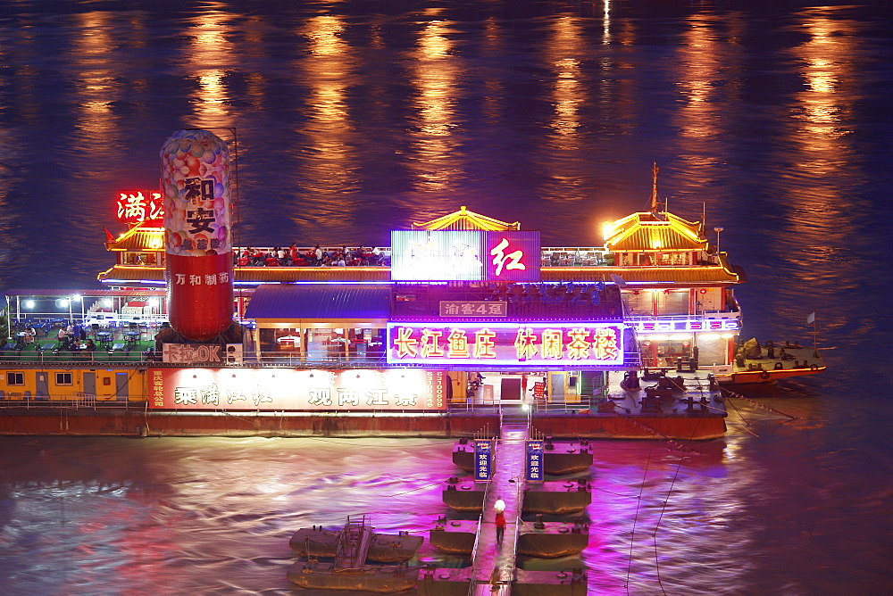 Floating restaurant on the Janste river, Chongqing, China, Asia