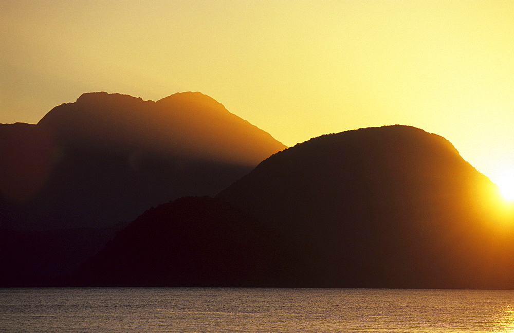 View over Lake Manapouri at the Kepler Mountains at sunrise, Fiordland National Park, South Island, New Zealand, Oceania