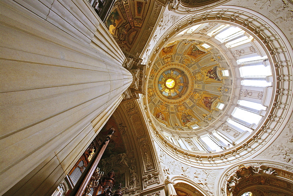 Berliner Dom, Neo-Baroque pulpit and a large Sauer organ, Berlin