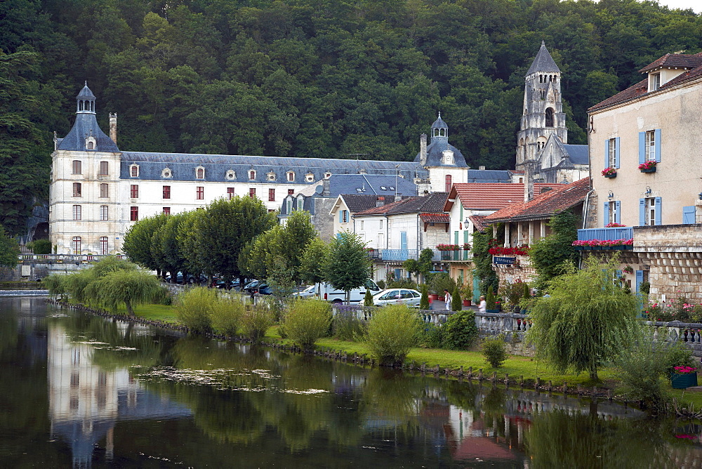 Jardin des Moines in the evening light, Abbaye de Brantome, The Way of St. James, Roads to Santiago, Chemins de Saint-Jacques, Via Lemovicensis, Brantome, Dept. Dordogne, RâˆšÃ‰Â¬Â©gion Aquitaine, France, Europe