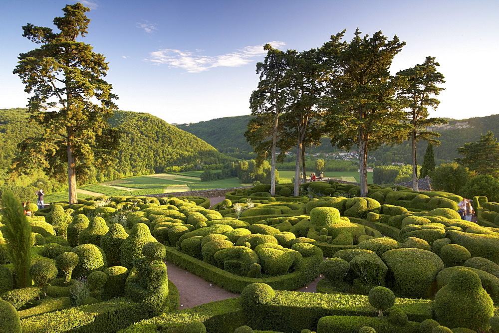 Les Jardins de Marqueyssac in the evening light, near Beynac, The wy of St. James, Road to Santiago, Chemins de Saint-Jacques, Via Lemovicensis, Beynac, Dept. Dordogne, RâˆšÃ‰Â¬Â©gion Aquitaine, France, Europe