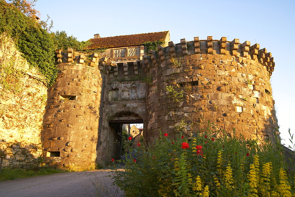 Porte Neuve in the evening light, The Way of St. James, Chemins de Saint-Jacques, Via Lemovicensis, VâˆšÃ‰Â¬Â©zâˆšÃ‰Â¬Â©lay, Dept. Yonne, Burgundy, France, Europe