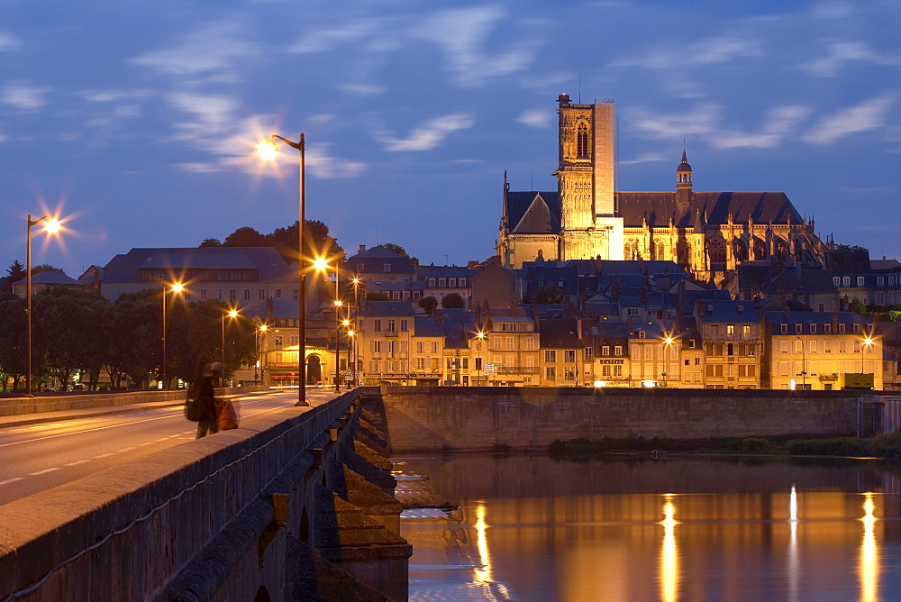 Evening over the old town of Nevers, Saint Cyr et Sainte Julitte Cathedral in the background, Bridge over the river Loire, The Way of St. James, Chemins de Saint Jacques, Via Lemovicensis, Nevers, Dept. Nievre, Burgundy, France, Europe