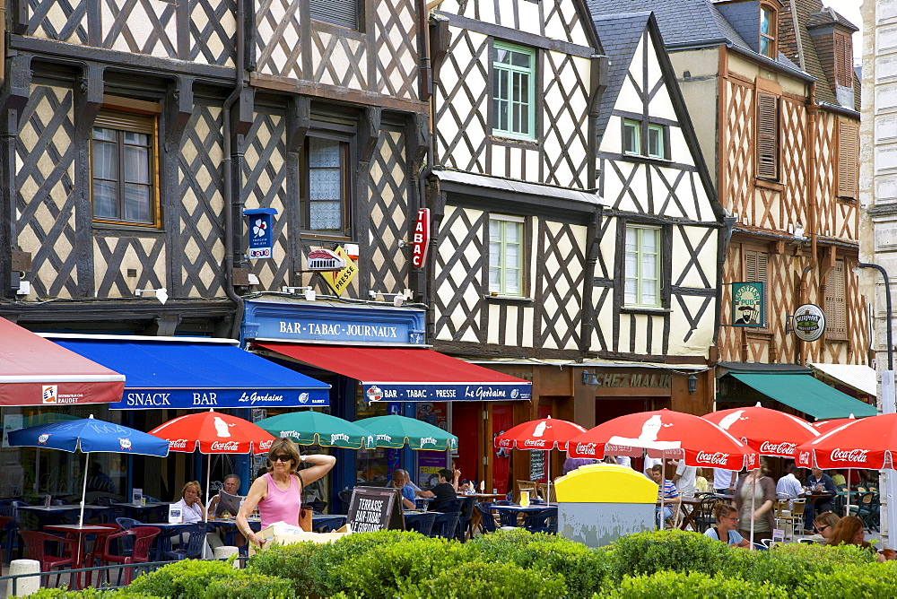 Old city of Bourges with Place Gordaine, The Way of St. James, Chemins de Saint Jacques, Via Lemovicensis, Bourges, Dept. Cher, RâˆšÃ‰Â¬Â©gion Centre, France, Europe