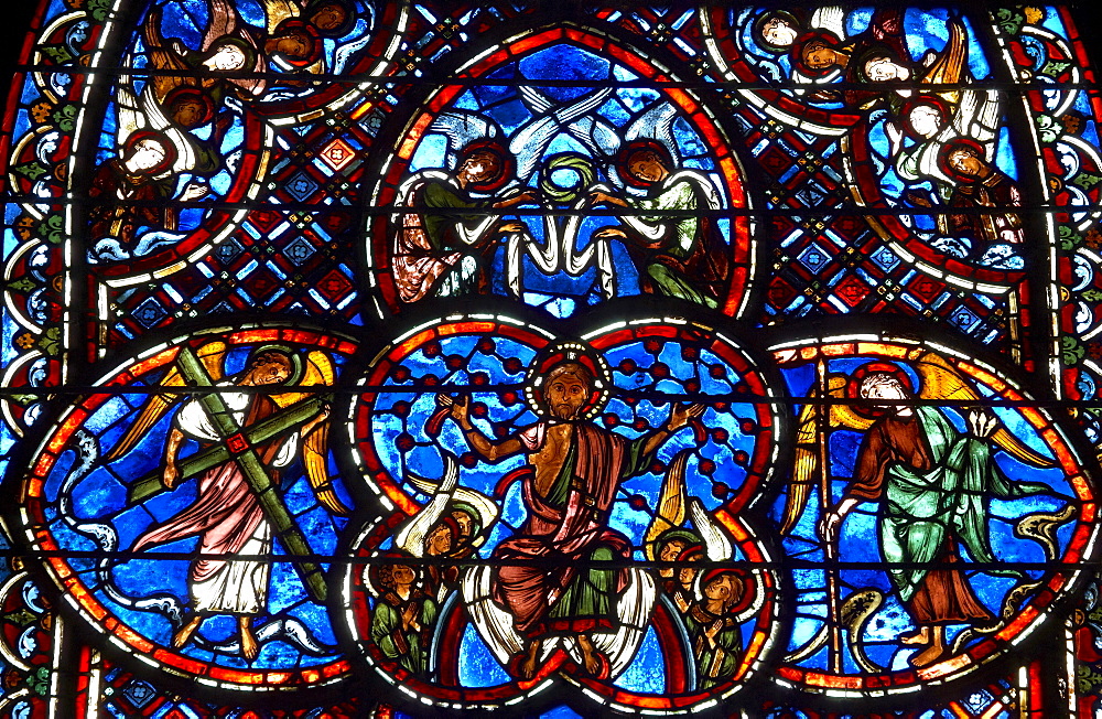 Stained glass window in Saint Stephen's Cathedral in Bourges, Bourges Cathedral, The Way of St. James, Chemins de Saint Jacques, Via Lemovicensis, Bourges, Dept. Cher, râˆšÃ‰Â¬Â©gion Centre, France, Europe