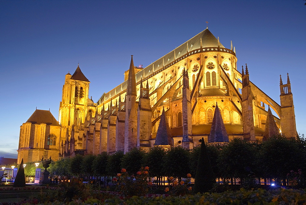 Saint Stephen's cathedral in Bourges in the Evening, Old city of Bourges, The Way of St. James, Chemins de Saint Jacques, Via Lemovicensis, Bourges, Dept. Cher, RâˆšÃ‰Â¬Â©gion Centre, France, Europe