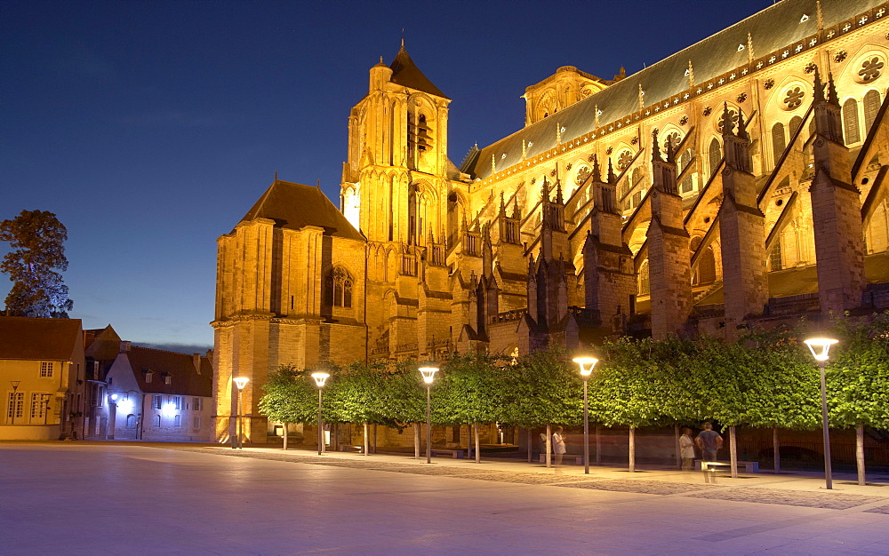 Saint Stephen's cathedral in Bourges in the Evening, Old city of Bourges, The Way of St. James, Chemins de Saint Jacques, Via Lemovicensis, Bourges, Dept. Cher, RâˆšÃ‰Â¬Â©gion Centre, France, Europe