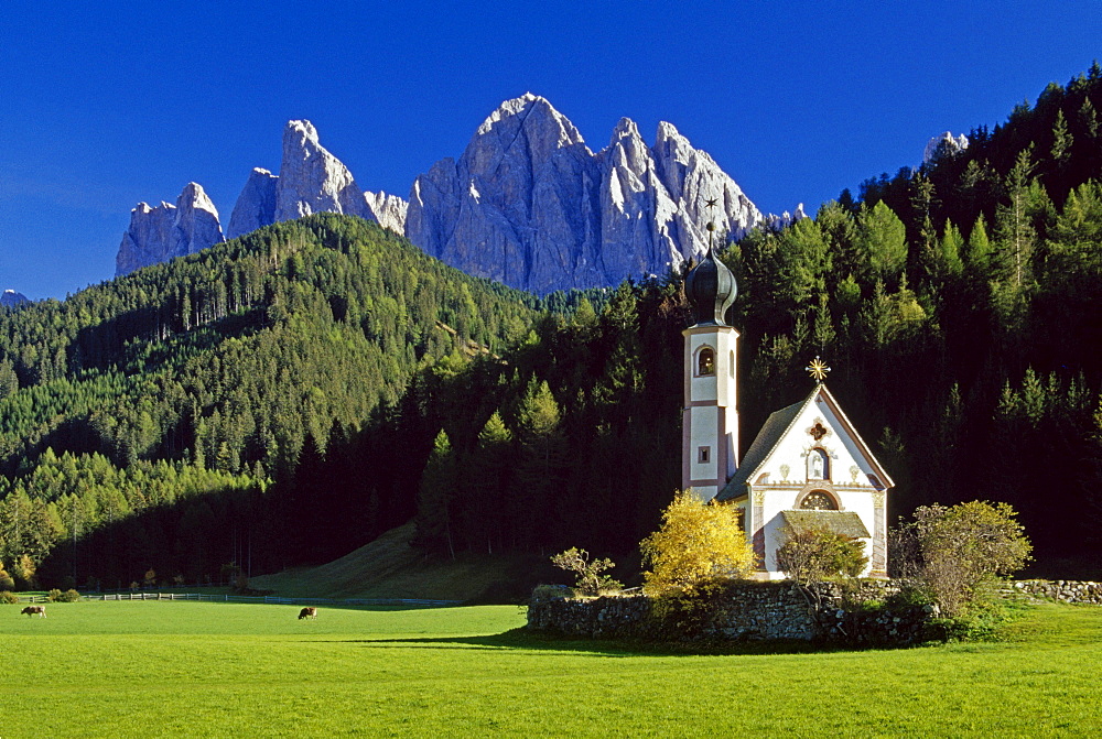 Chapel of St. Johann in Ranui, Le Odle, Val di Funes, Dolomite Alps, South Tyrol, Italy