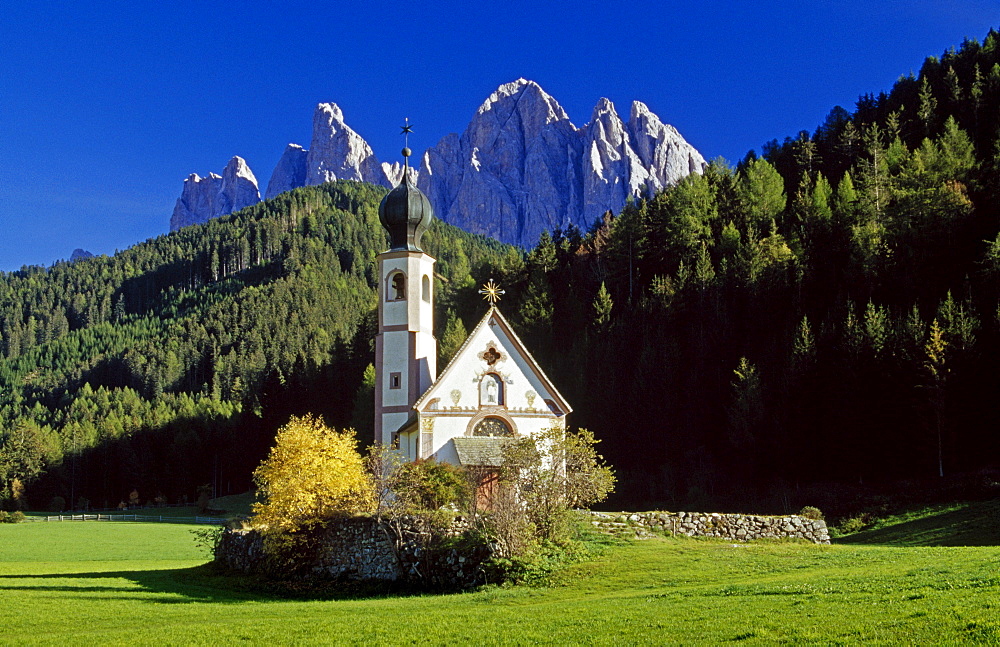 Chapel of St. Johann in Ranui, Le Odle, Val di Funes, Dolomite Alps, South Tyrol, Italy