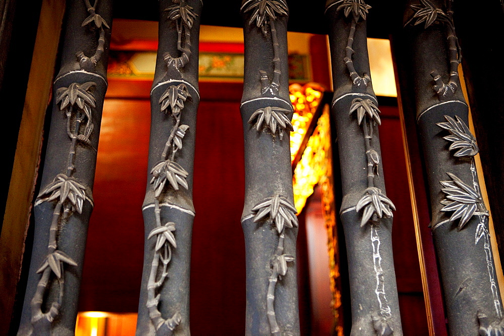 Window with stone pillars in Bao-an Temple, Shida district, Taipei, Taiwan, Asia