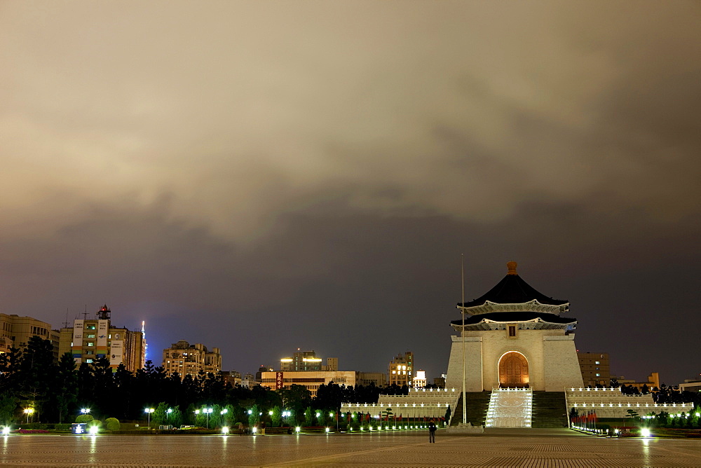 Chiang Kai-shek Memorial Hall at night, Taipei, Taiwan, Asia