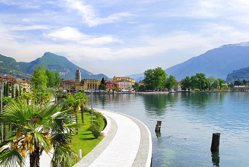 Promenade at lake Garda, Riva del Garda, Trentino-Alto Adige/Suedtirol, Italy