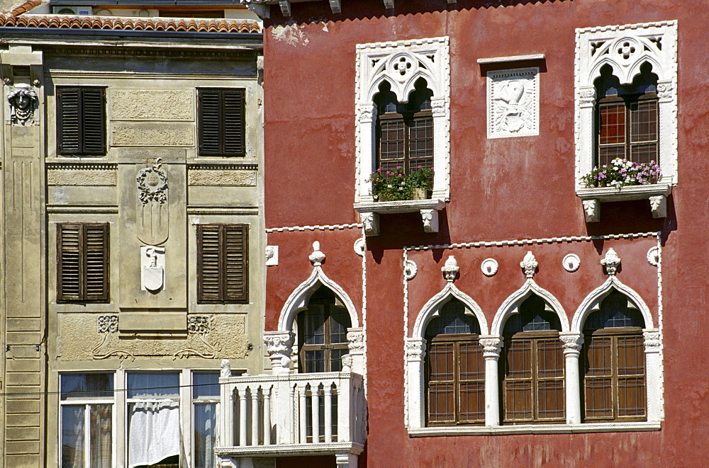 Venetian facades at the Old Town in the sunlight, Piran, Adriatic Sea, Istria, Slovenia, Europe