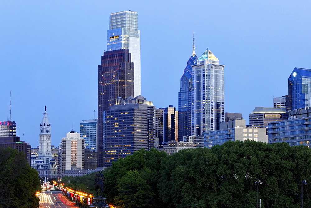 View from the Mueseum of Art over the Benjamin Franklin Parkway and downtown Philadelphia, Pennsylvania, USA