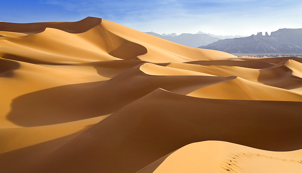 Sanddunes in the libyan desert, Akakus mountains, Sahara, Libya, North Africa