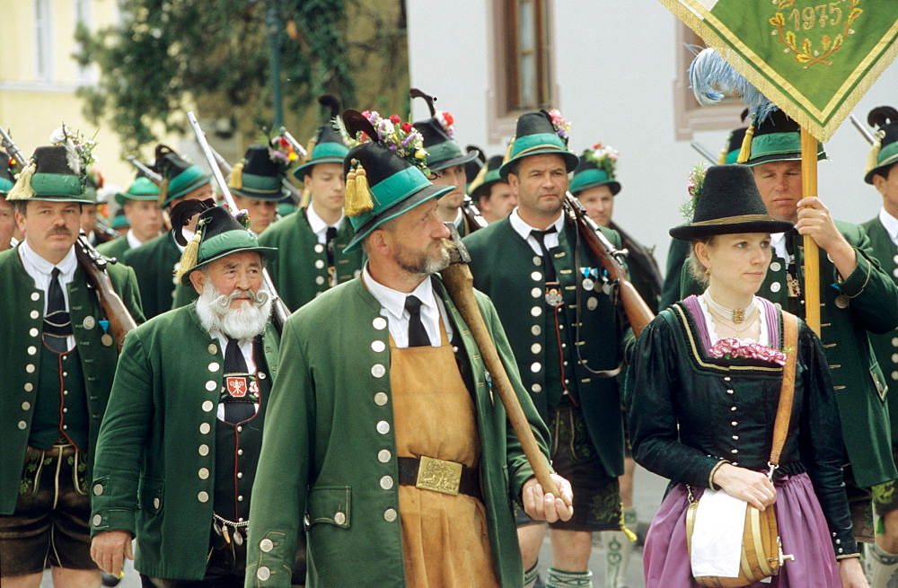 Bavarian mountain brigade, Procession of Mountain Riflemen in traditional costume, regional costume, Gebirgsschuetze, Upper Bavaria, Bavaria, Germany