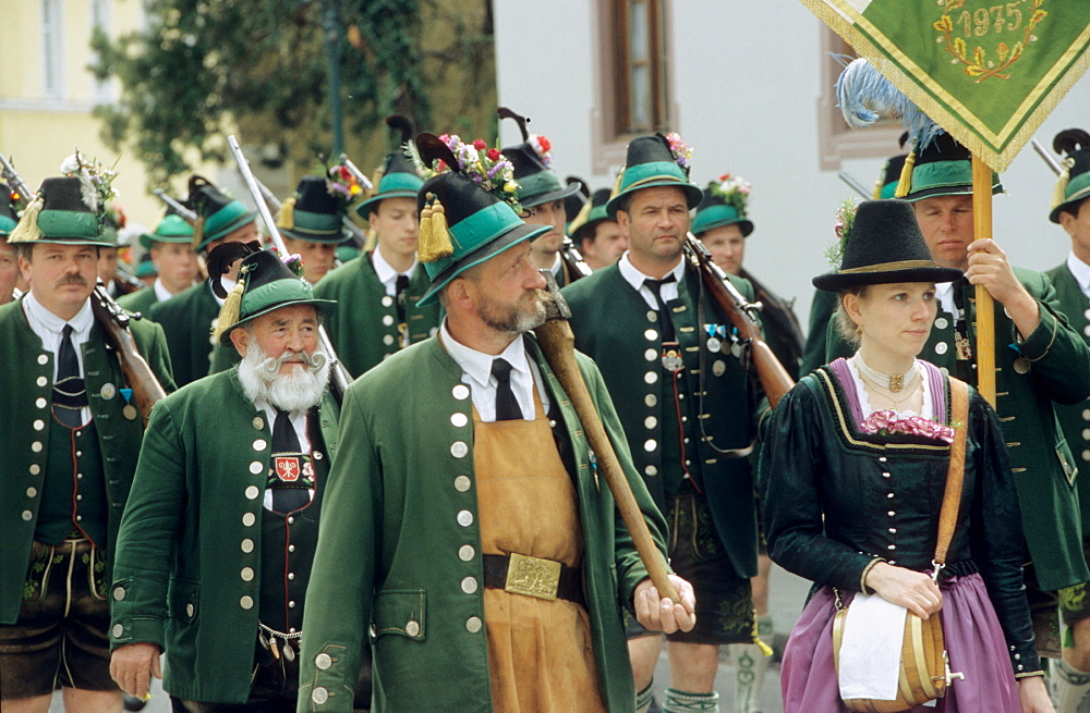 Bavarian mountain brigade, riflemen in traditional costume, Procession, Gebirgsschuetzen, Bavaria, Germany