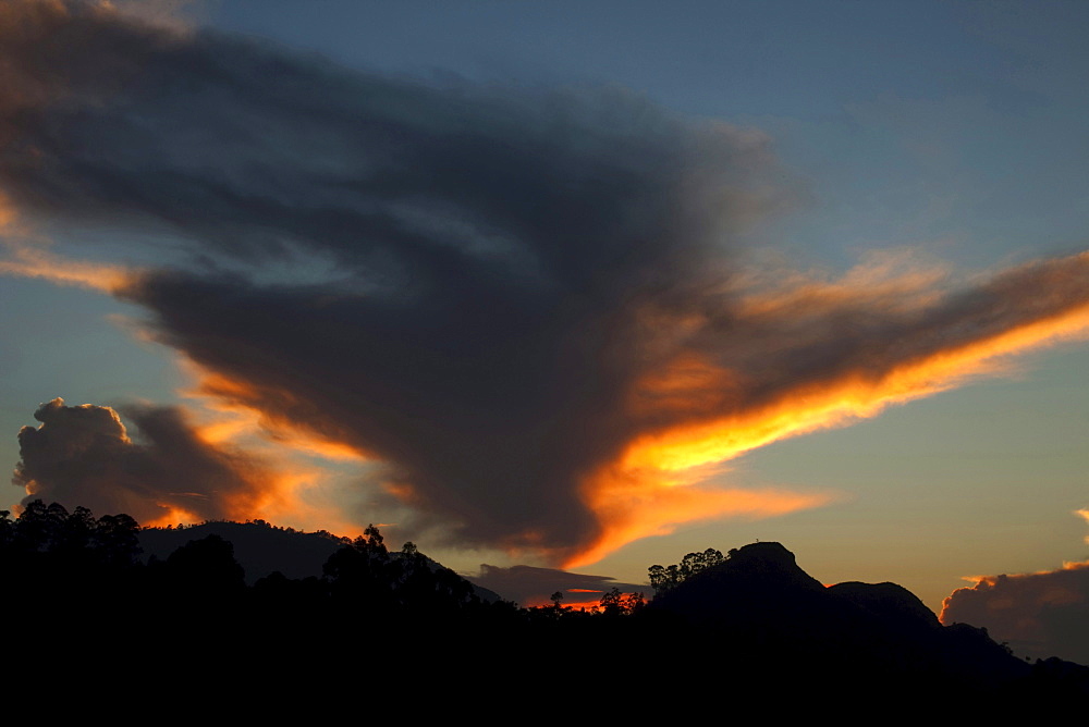 Little Adam's Peak at sunrise, Ella, Highland, Sri Lanka, Asia