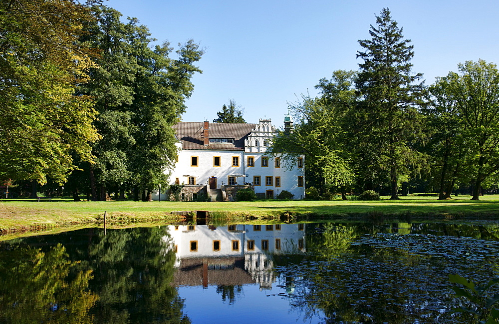 Moated castle Fuerstlich Drehna, Luckau, Dahme-Spreewald, Land Brandenburg, Germany