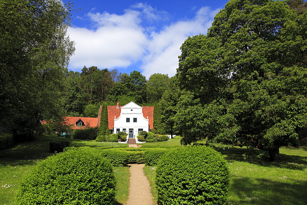 House amidst trees in the sunlight, Heinrich Vogelers house Barkenhoff, Worpswede, Lower Saxony, Germany, Europe