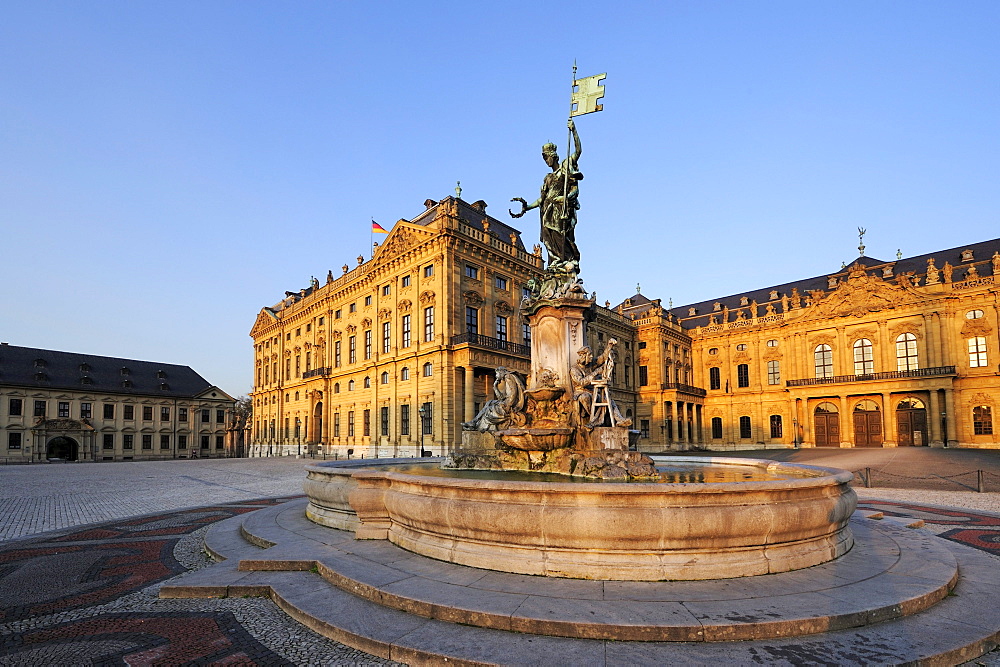 Fountain Frankoniabrunnen and Wuerzburger residence, Wuerzburg, UNESCO World Heritage Site Wuerzburg, Bavaria, Germany