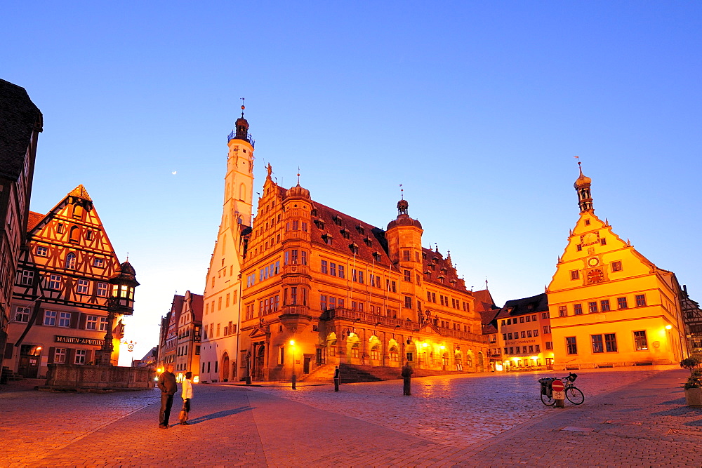 Illuminated market place in Rothenburg at night, Rothenburg ob der Tauber, Bavaria, Germany