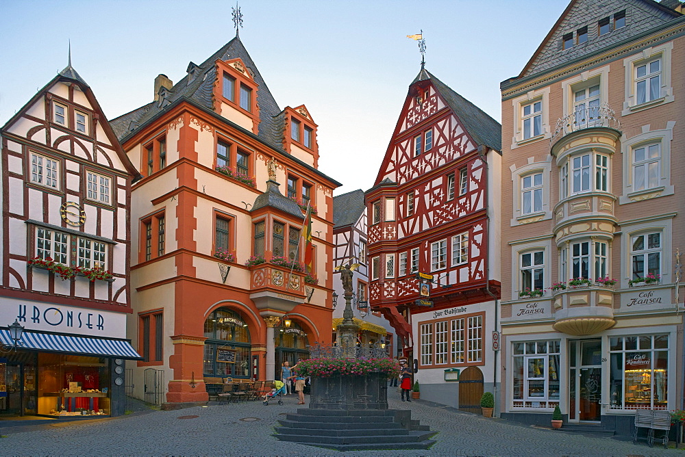 Marketplace (Marktplatz), Bernkastel-Kues, Mosel, Rhineland-Palatinate, Germany, Europe