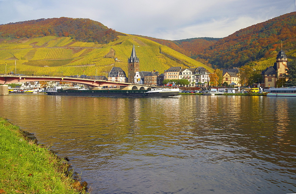 District Bernkastel, view at Bernkastel-Kues, Mosel, Rhineland-Palatinate, Germany, Europe