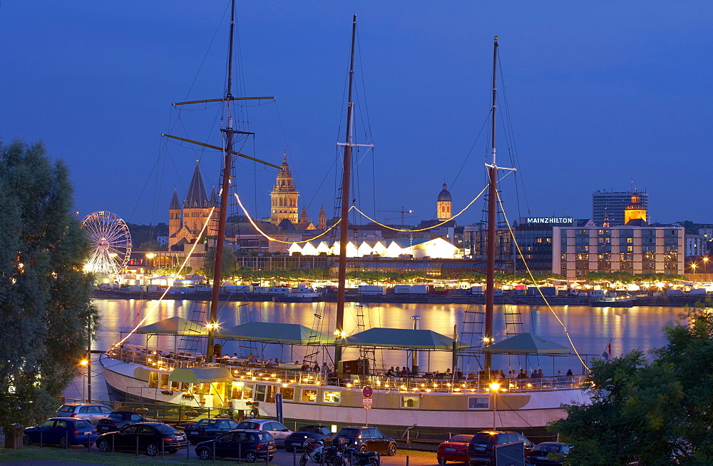 Restaurant Ship Pieter van Aemstel, Cathedral, Dom, Rheingoldhalle, Town-hall, Kermis, River bank, Rhine, Mainz, Rhenish Hesse, Rhineland-Palatinate, Germany, Europe