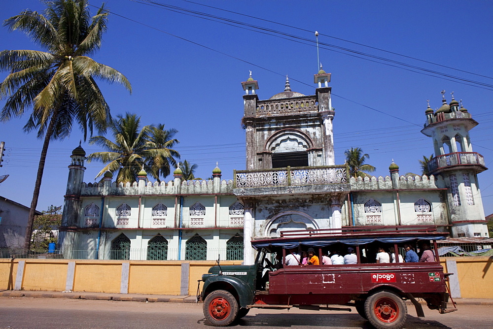 Old bus in front of a mosque in Mawlamyaing, Mon State, Myanmar, Birma, Asia