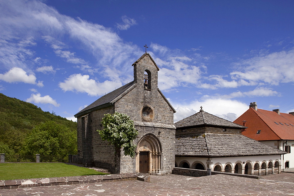 Gothic church from the 13th century, Iglesia de Santiago, Iglesia de los Peregrinos, Roncesvalles, Camino Frances, Way of St. James, Camino de Santiago, pilgrims way, UNESCO World Heritage, European Cultural Route, province of Navarra, Northern Spain, Spain, Europe