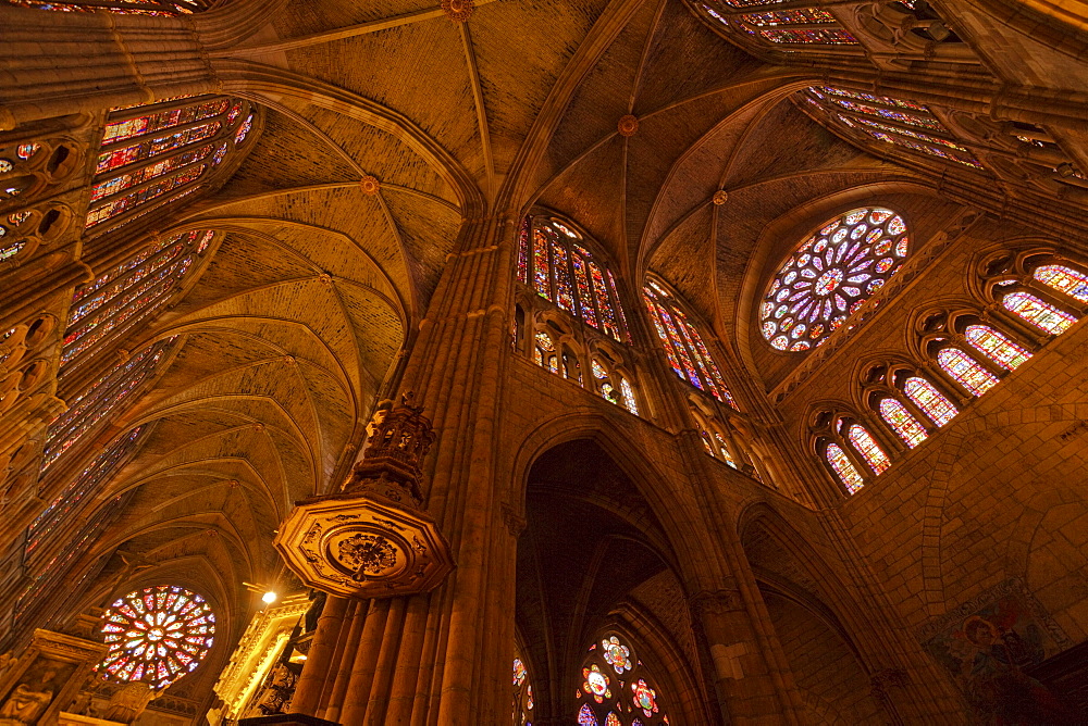 Inside the gothic cathedral Santa Maria de Regla, 13th century, Leon, Camino Frances, Way of St. James, Camino de Santiago, pilgrims way, UNESCO World Heritage, European Cultural Route, province of Leon, Old Castile, Castile-Leon, Castilla y Leon, Northern Spain, Spain, Europe