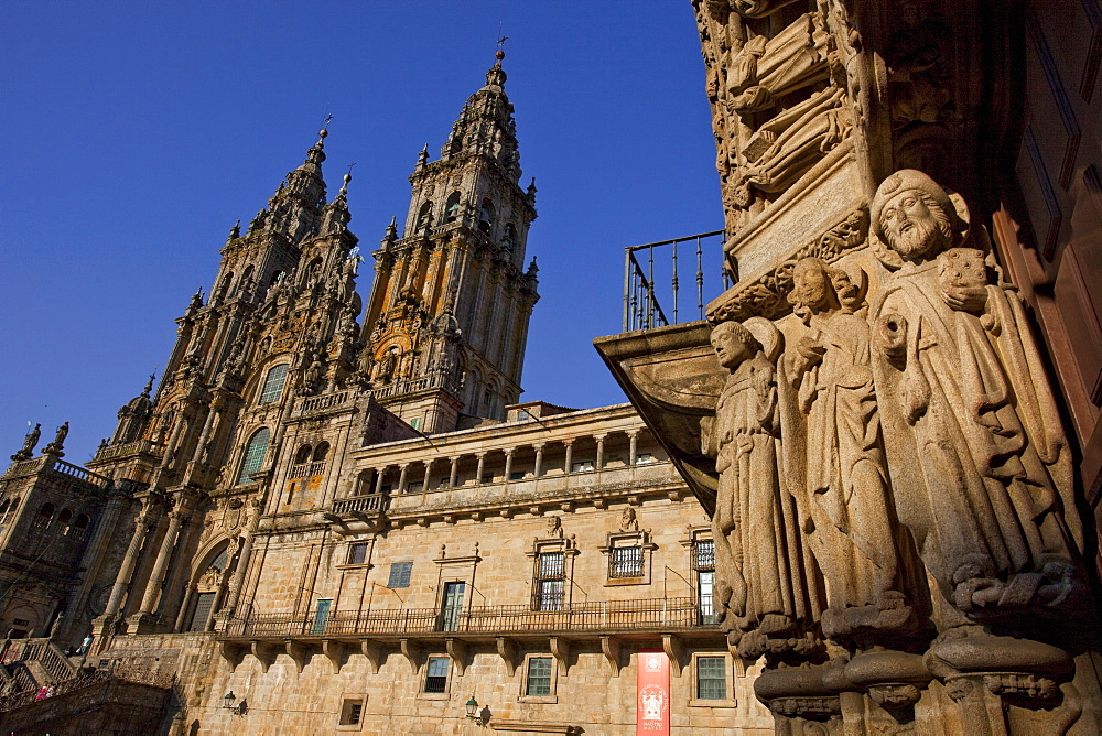 Portal at Colegio de San Jeronimo wih sculpture of St. James, cathedral of Santiago de Compostela, 15.Jhd., Camino Frances, Way of St. James, Camino de Santiago, pilgrims way, UNESCO World Heritage Site, European Cultural Route, province of La Coruna, Galicia, Northern Spain, Spain, Europe