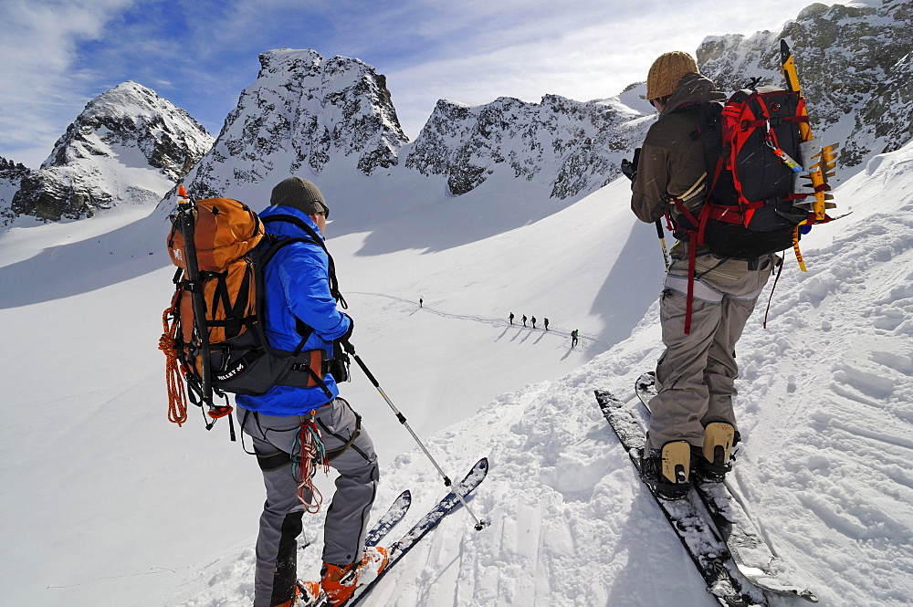 Ski mountaineers on their way to Piz Buin, Engadin, Grisons, Switzerland, Europe