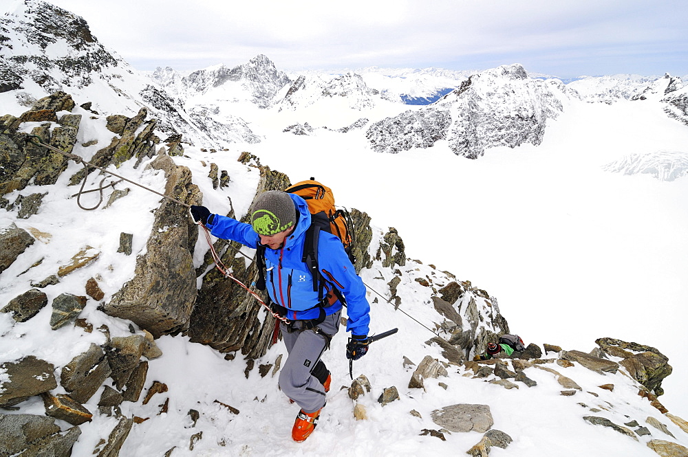 Ski mountaineers on their way to Piz Buin, Engadin, Grisons, Switzerland, Europe