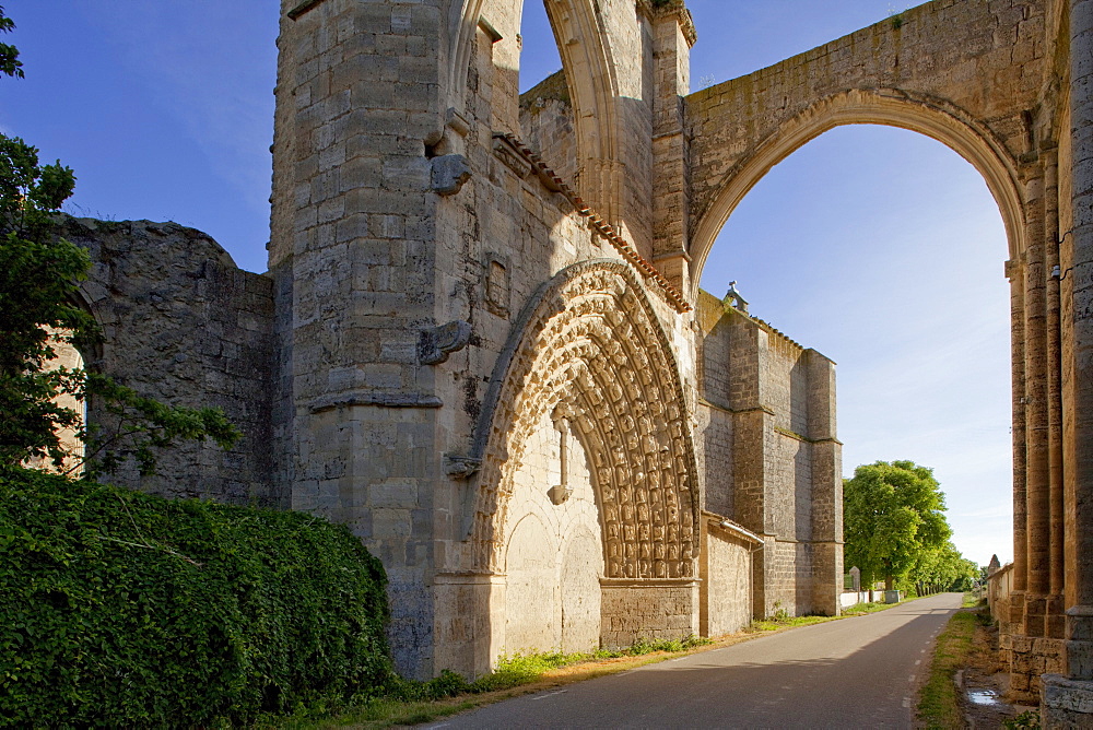 Gate at ruins of the monastery San Anton in the sunlight, Province of Burgos, Old Castile, Castile-Leon, Castilla y Leon, Northern Spain, Spain, Europe