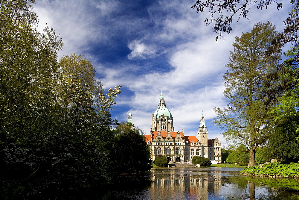 Lake Maschsee and New Town Hall at Hannover, Lower Saxony, Germany, Europe