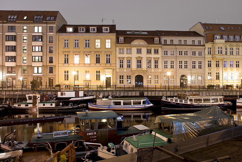 Houses and boats in the evening, Maerkisches Ufer, Berlin, Germany, Europe